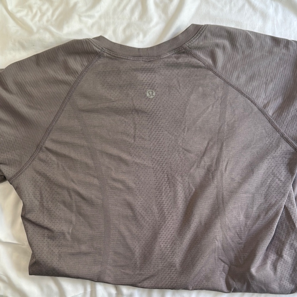 Lululemon Athletica Gray Short Sleeve Tees
